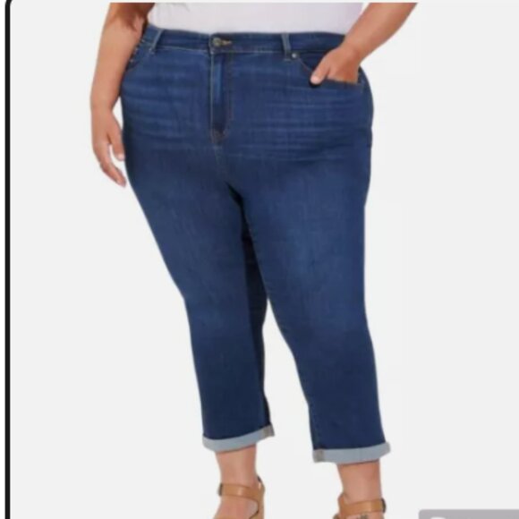 NWT Torrid MId Fit Crop Skinny Jeans  16 - Picture 1 of 4